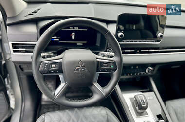 Внедорожник / Кроссовер Mitsubishi Outlander 2023 в 