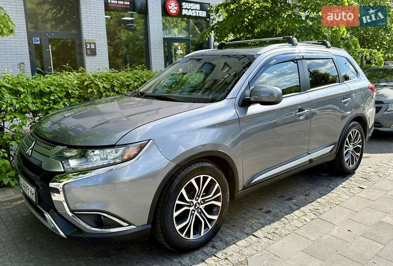 Внедорожник / Кроссовер Mitsubishi Outlander 2017 в Киеве