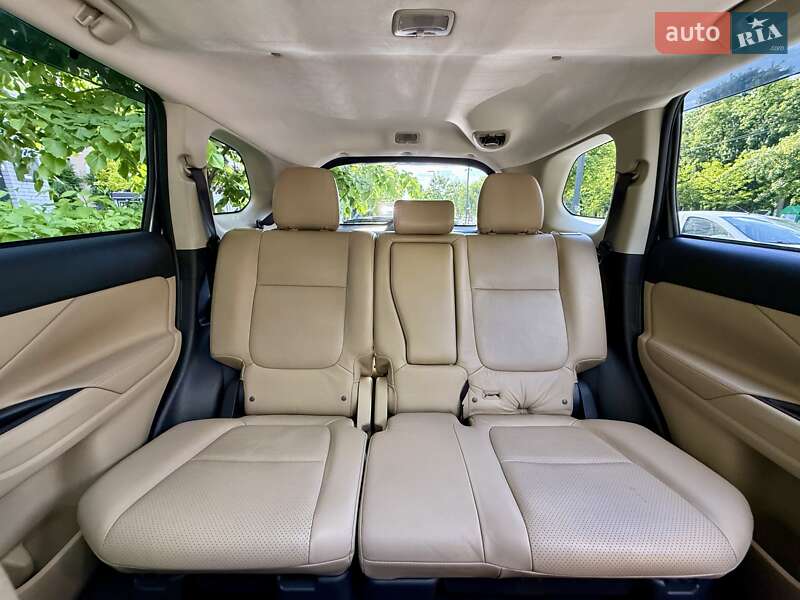 Внедорожник / Кроссовер Mitsubishi Outlander 2017 в Киеве