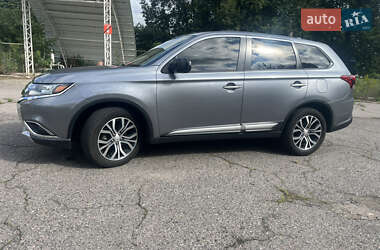 Внедорожник / Кроссовер Mitsubishi Outlander 2017 в 