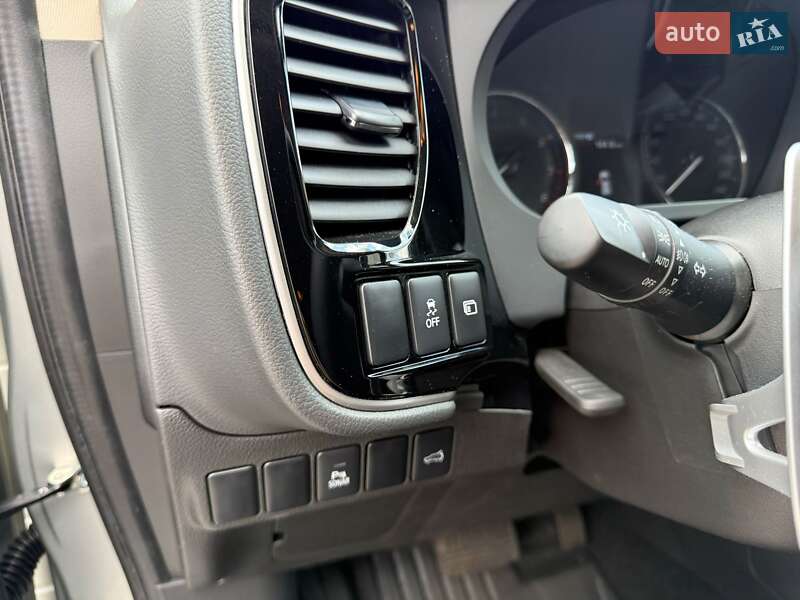 Внедорожник / Кроссовер Mitsubishi Outlander 2023 в Киеве