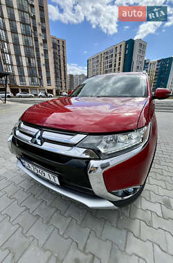 Внедорожник / Кроссовер Mitsubishi Outlander 2015 в 