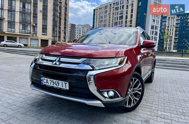 Внедорожник / Кроссовер Mitsubishi Outlander 2015 в 