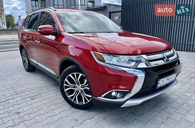 Внедорожник / Кроссовер Mitsubishi Outlander 2015 в 