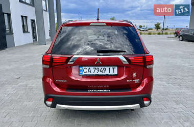 Внедорожник / Кроссовер Mitsubishi Outlander 2015 в 