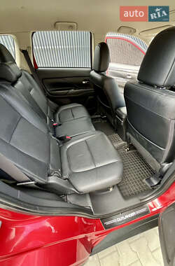 Внедорожник / Кроссовер Mitsubishi Outlander 2015 в 