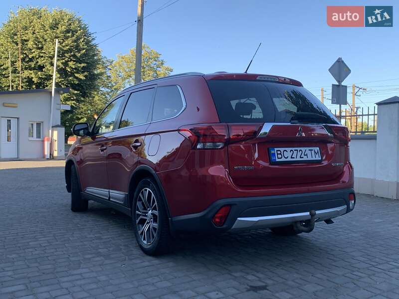 Внедорожник / Кроссовер Mitsubishi Outlander 2015 в Дрогобыче