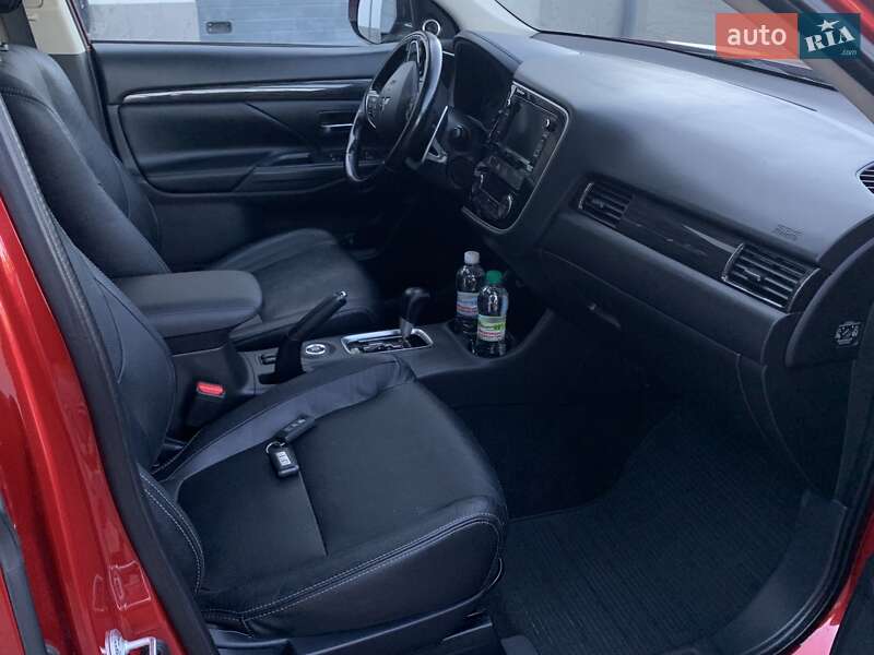 Внедорожник / Кроссовер Mitsubishi Outlander 2015 в Дрогобыче