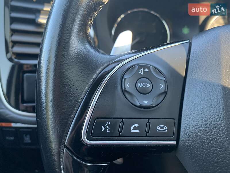 Внедорожник / Кроссовер Mitsubishi Outlander 2015 в Дрогобыче