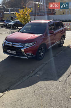 Внедорожник / Кроссовер Mitsubishi Outlander 2016 в 