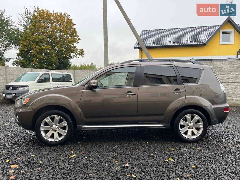 Внедорожник / Кроссовер Mitsubishi Outlander 2013 в Львове