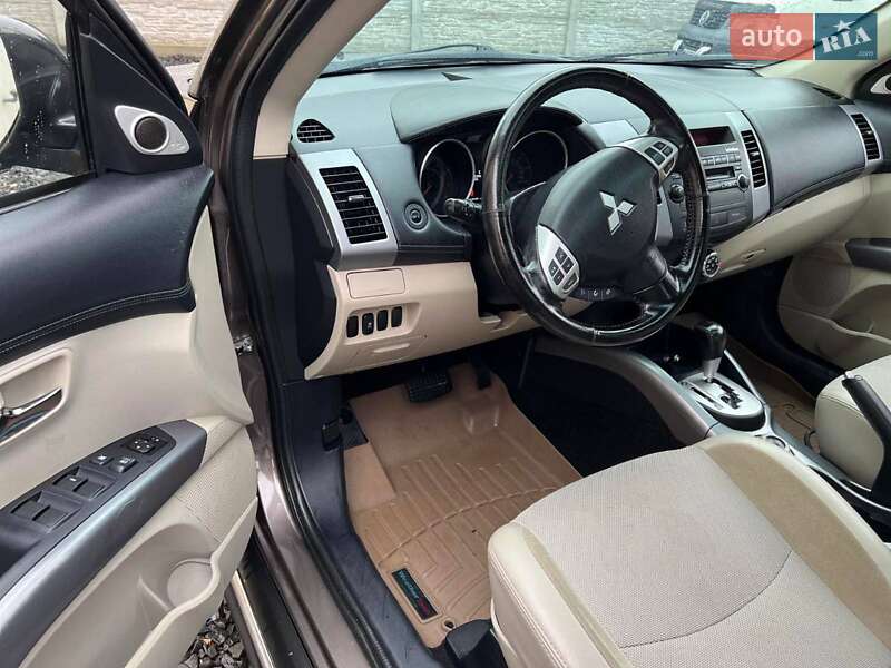Внедорожник / Кроссовер Mitsubishi Outlander 2013 в Львове