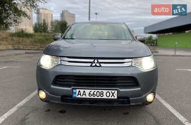 Позашляховик / Кросовер Mitsubishi Outlander 2014 в Києві