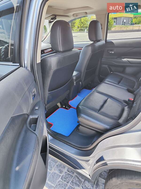 Внедорожник / Кроссовер Mitsubishi Outlander 2014 в Каменском фото 9 Внедорожник / Кроссовер Mitsubishi Outlander 2014 в Каменском