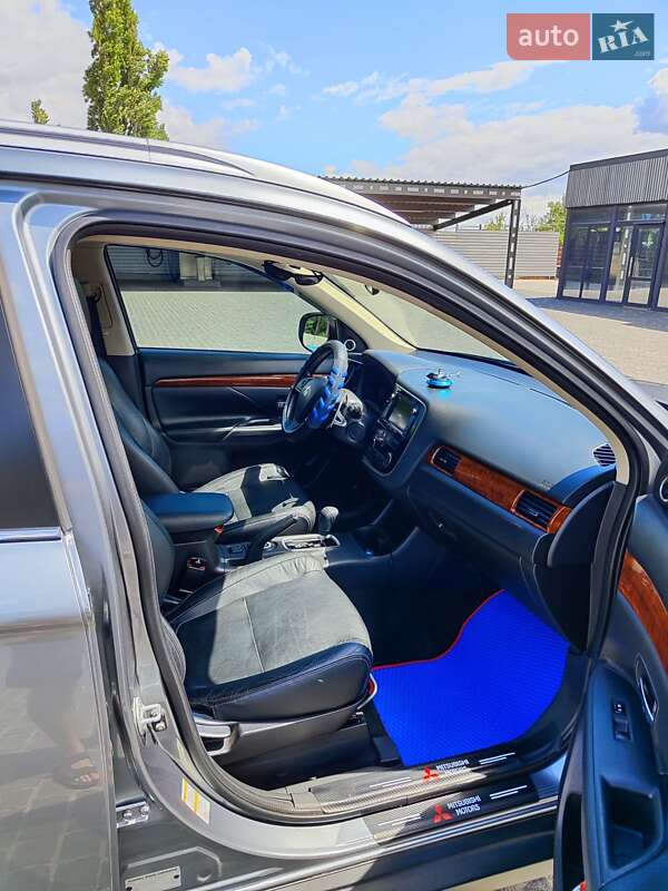 Внедорожник / Кроссовер Mitsubishi Outlander 2014 в Каменском фото 12 Внедорожник / Кроссовер Mitsubishi Outlander 2014 в Каменском