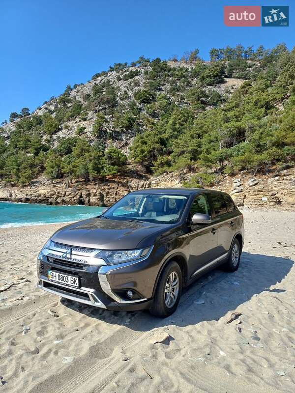 Внедорожник / Кроссовер Mitsubishi Outlander 2021 в Одессе
