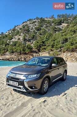 Внедорожник / Кроссовер Mitsubishi Outlander 2021 в 