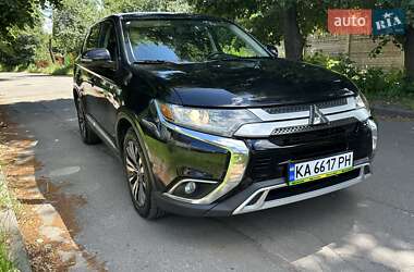 Позашляховик / Кросовер Mitsubishi Outlander 2019 в Києві
