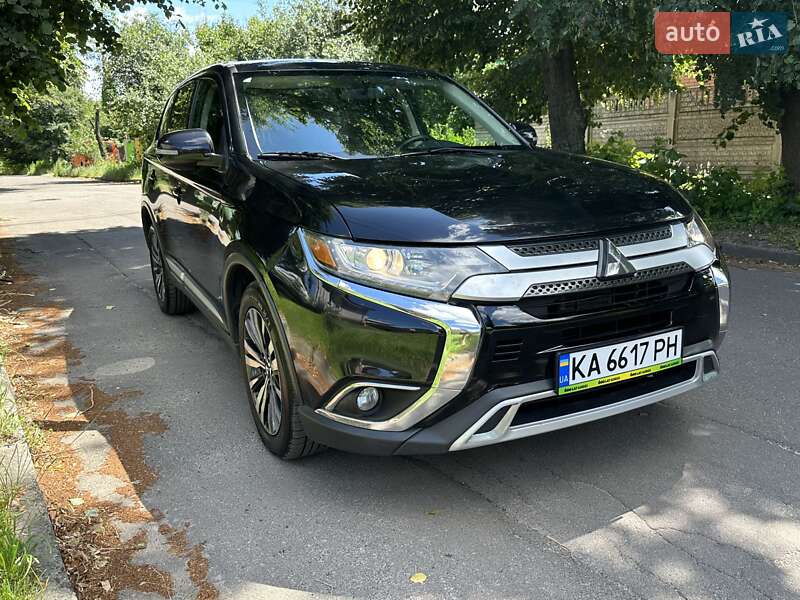 Внедорожник / Кроссовер Mitsubishi Outlander 2019 в Киеве