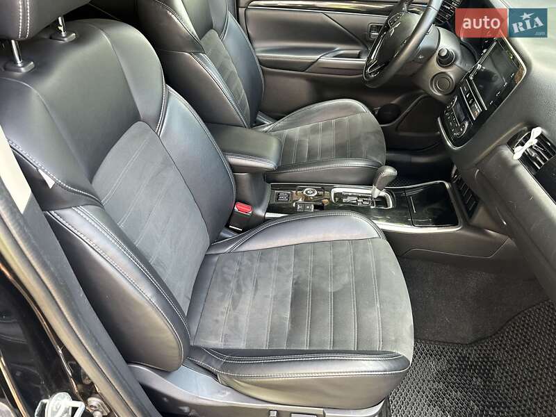 Внедорожник / Кроссовер Mitsubishi Outlander 2019 в Киеве