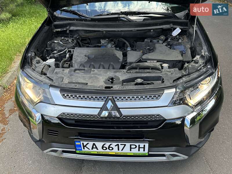 Внедорожник / Кроссовер Mitsubishi Outlander 2019 в Киеве