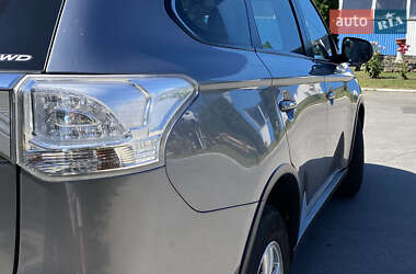 Позашляховик / Кросовер Mitsubishi Outlander 2014 в 
