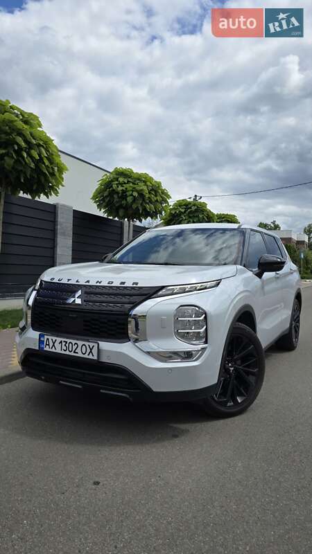 AUTO.RIA – Митсубиси Аутлендер 4 поколение 2022 года в