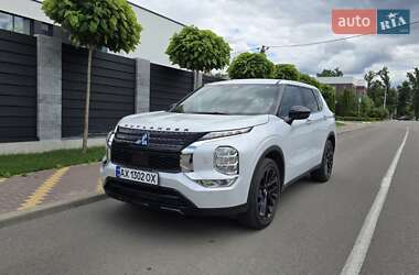 Внедорожник / Кроссовер Mitsubishi Outlander 2022 в 