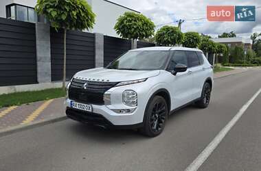 Внедорожник / Кроссовер Mitsubishi Outlander 2022 в 