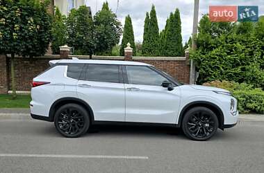 Внедорожник / Кроссовер Mitsubishi Outlander 2022 в 