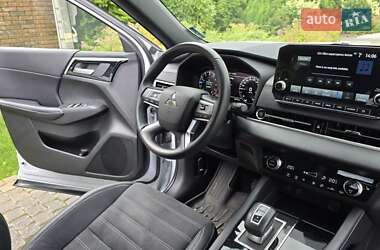 Внедорожник / Кроссовер Mitsubishi Outlander 2022 в 