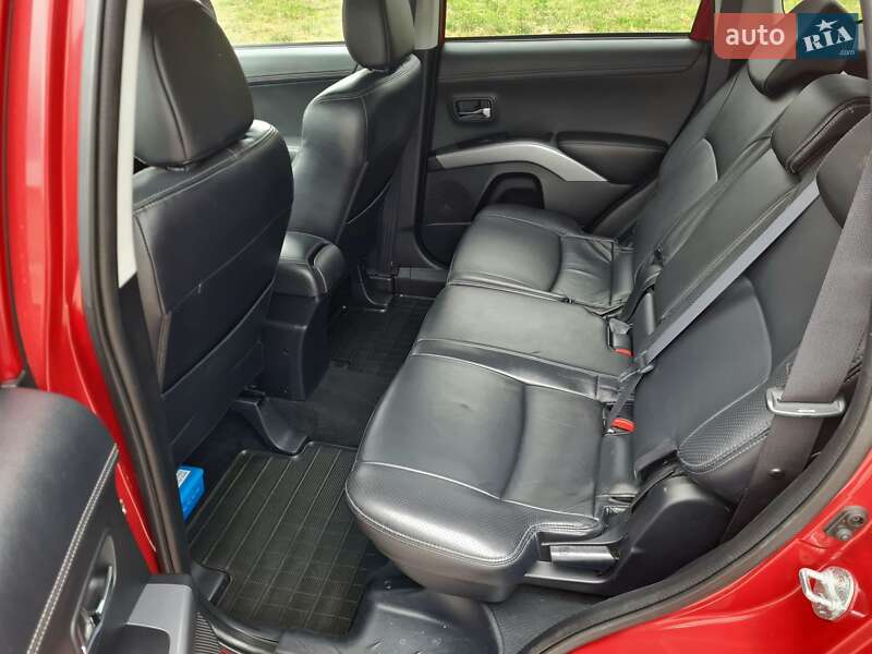 Позашляховик / Кросовер Mitsubishi Outlander 2010 в Білки