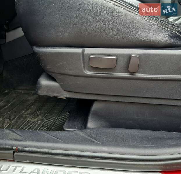 Позашляховик / Кросовер Mitsubishi Outlander 2010 в Білки