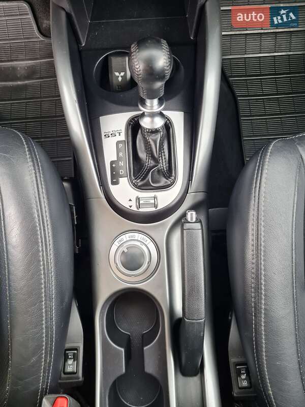 Позашляховик / Кросовер Mitsubishi Outlander 2010 в Білки