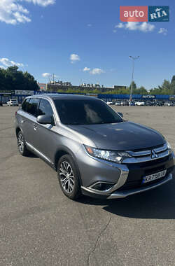 Внедорожник / Кроссовер Mitsubishi Outlander 2017 в Киеве