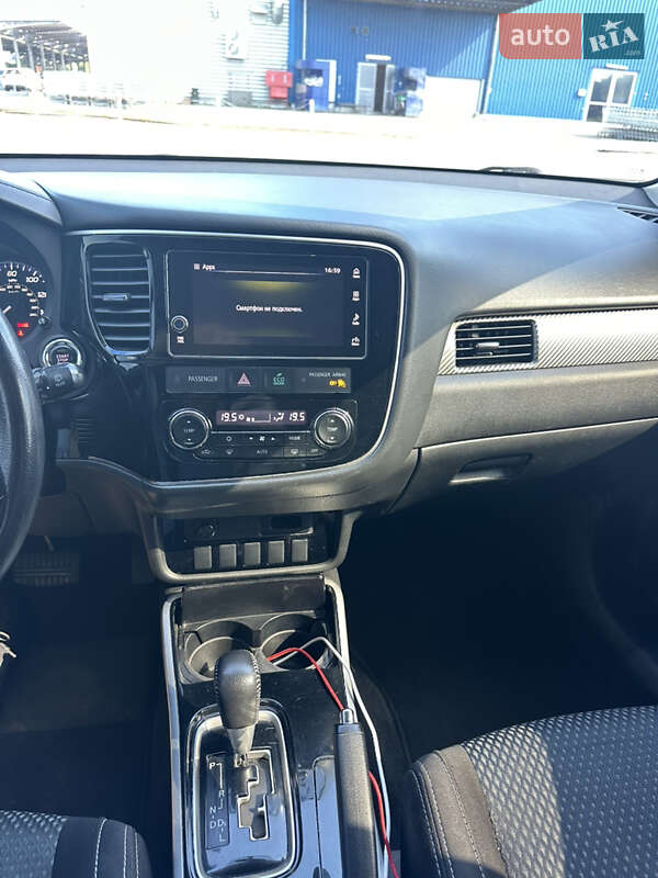 Внедорожник / Кроссовер Mitsubishi Outlander 2017 в Киеве фото 9 Внедорожник / Кроссовер Mitsubishi Outlander 2017 в Киеве