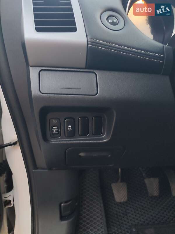 Внедорожник / Кроссовер Mitsubishi Outlander 2012 в Нежине
