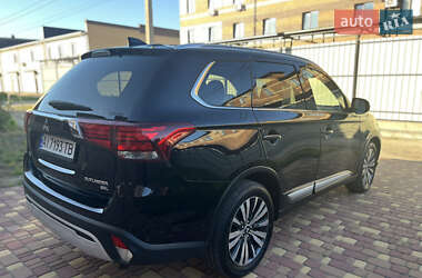 Внедорожник / Кроссовер Mitsubishi Outlander 2019 в 