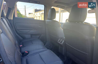 Внедорожник / Кроссовер Mitsubishi Outlander 2019 в 