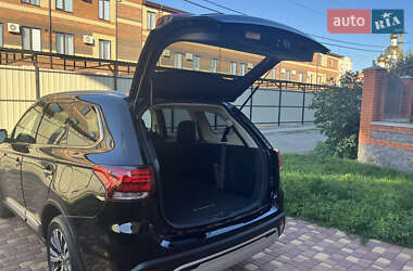 Внедорожник / Кроссовер Mitsubishi Outlander 2019 в 