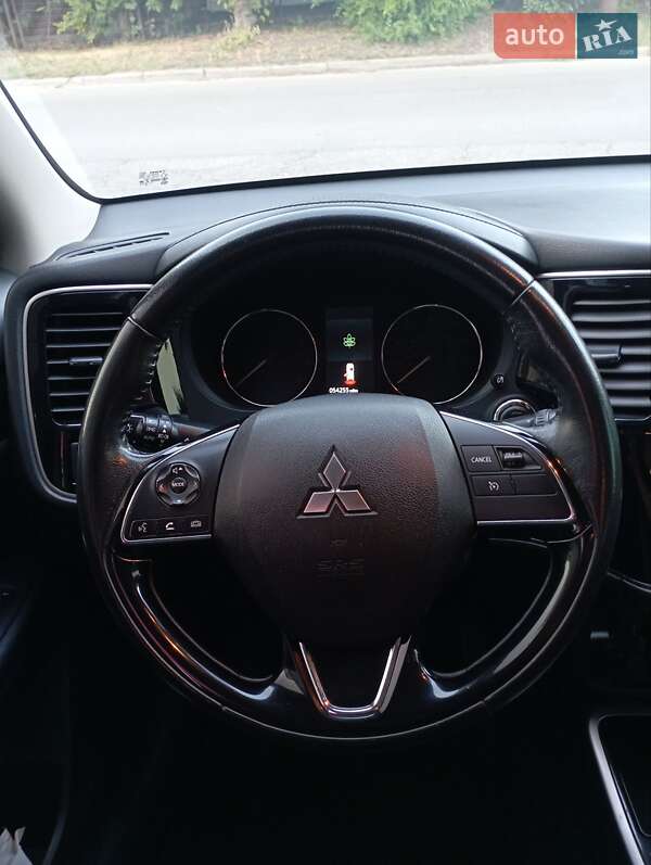 Позашляховик / Кросовер Mitsubishi Outlander 2017 в Запоріжжі