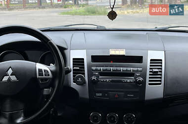 Внедорожник / Кроссовер Mitsubishi Outlander 2011 в 