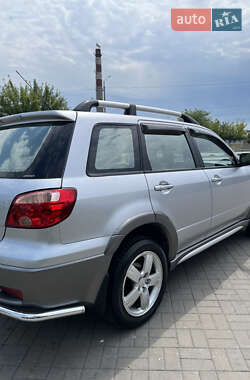 Внедорожник / Кроссовер Mitsubishi Outlander 2004 в 