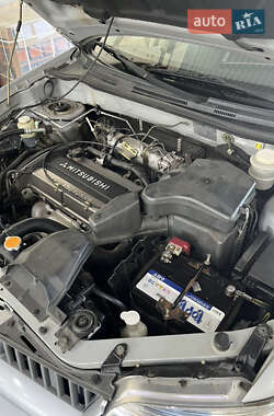 Внедорожник / Кроссовер Mitsubishi Outlander 2004 в 