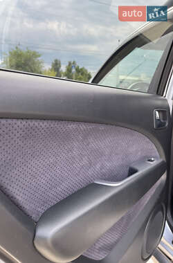 Внедорожник / Кроссовер Mitsubishi Outlander 2004 в 