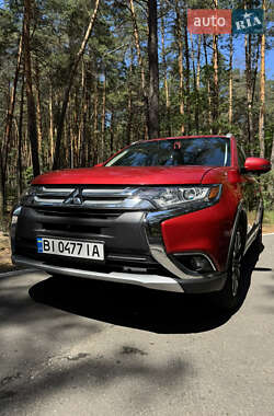Позашляховик / Кросовер Mitsubishi Outlander 2017 в Полтаві
