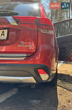 Внедорожник / Кроссовер Mitsubishi Outlander 2017 в 