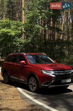 Внедорожник / Кроссовер Mitsubishi Outlander 2017 в 