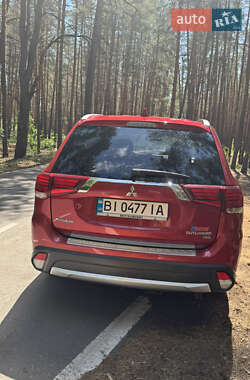Внедорожник / Кроссовер Mitsubishi Outlander 2017 в 