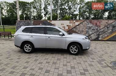 Внедорожник / Кроссовер Mitsubishi Outlander 2013 в 